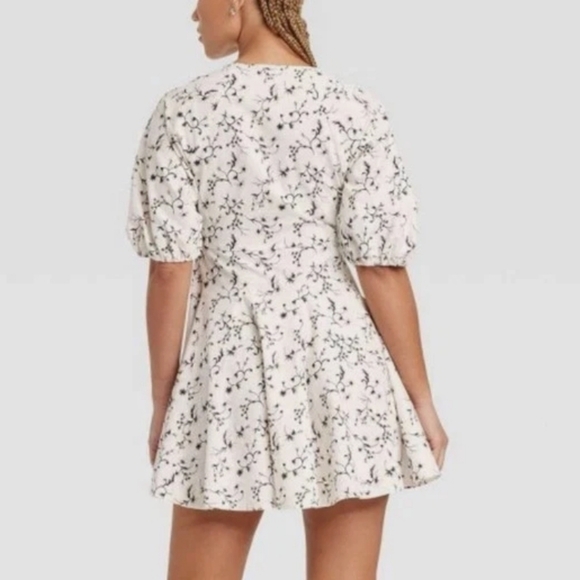 Universal Thread Puff Sleeve V Neck Floral Mini Dress Size XS NWT - Picture 2 of 8